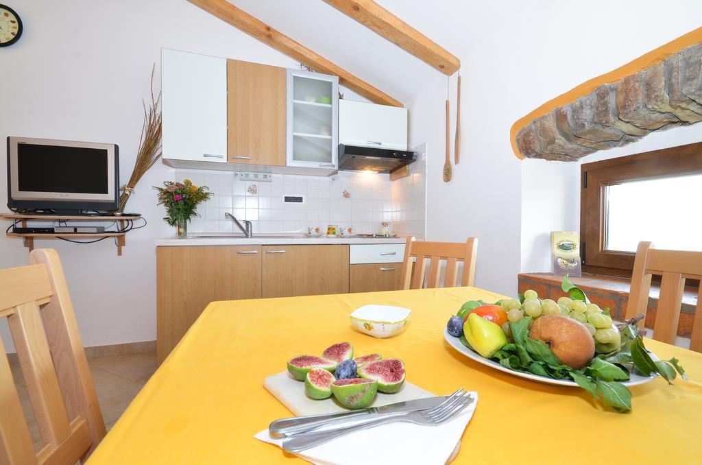 Bella Vista Apartments موتوفون الغرفة الصورة